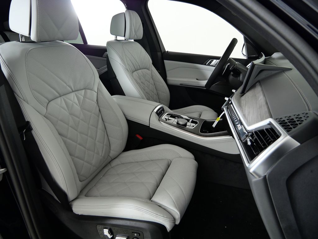 Thumbnail: 2026 BMW X5 - 21