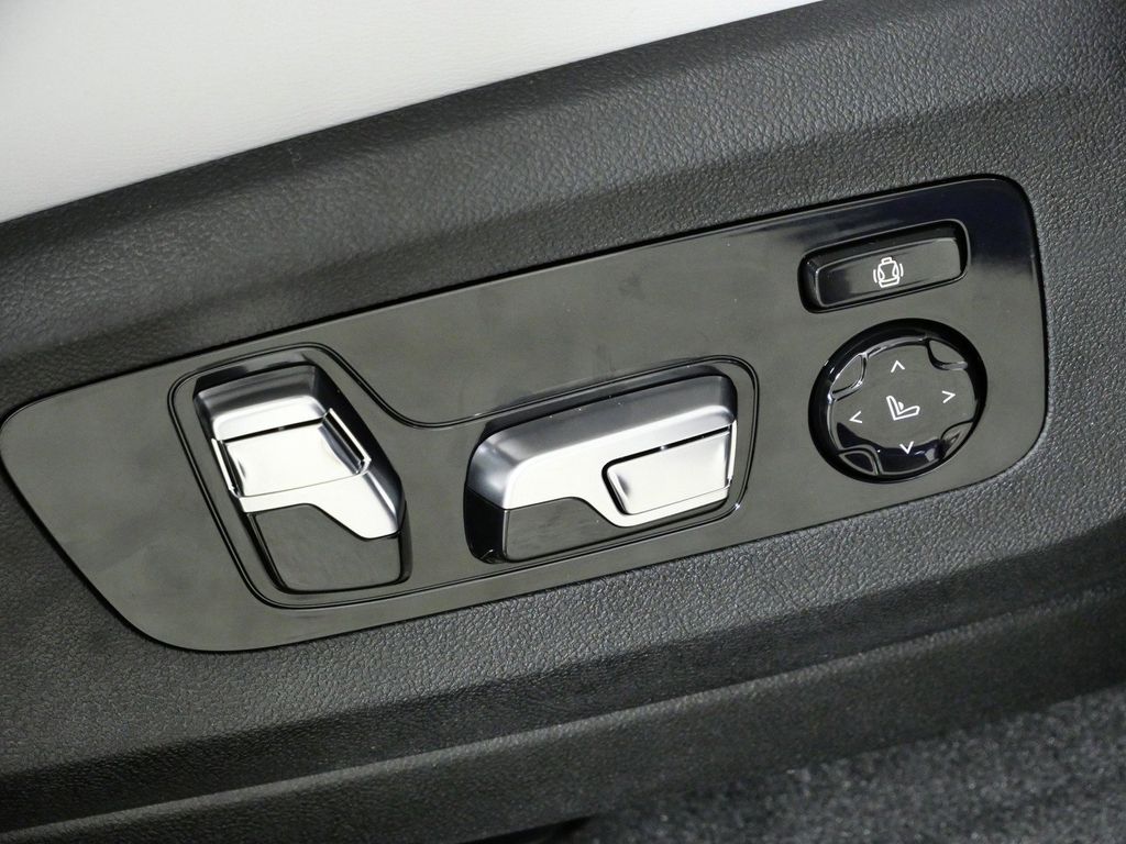 Thumbnail: 2026 BMW X5 - 22