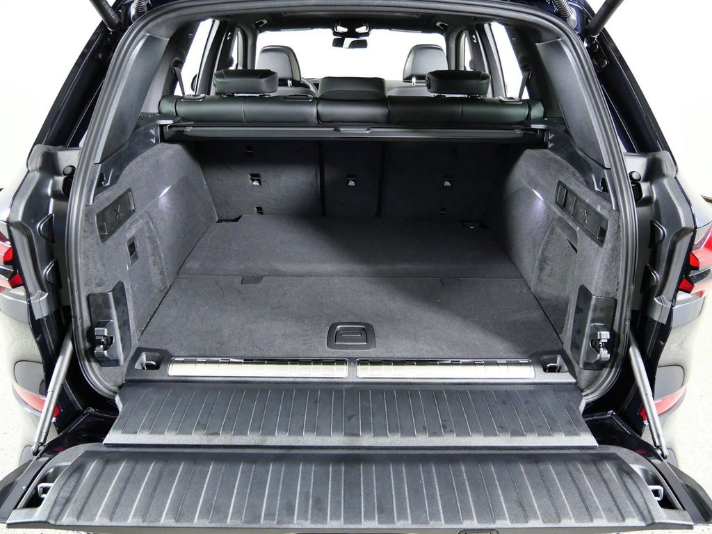 Thumbnail: 2026 BMW X5 - 28