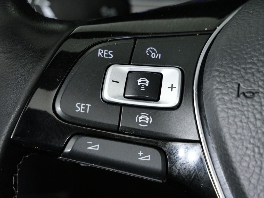 Thumbnail: 2021 Volkswagen Tiguan - 41