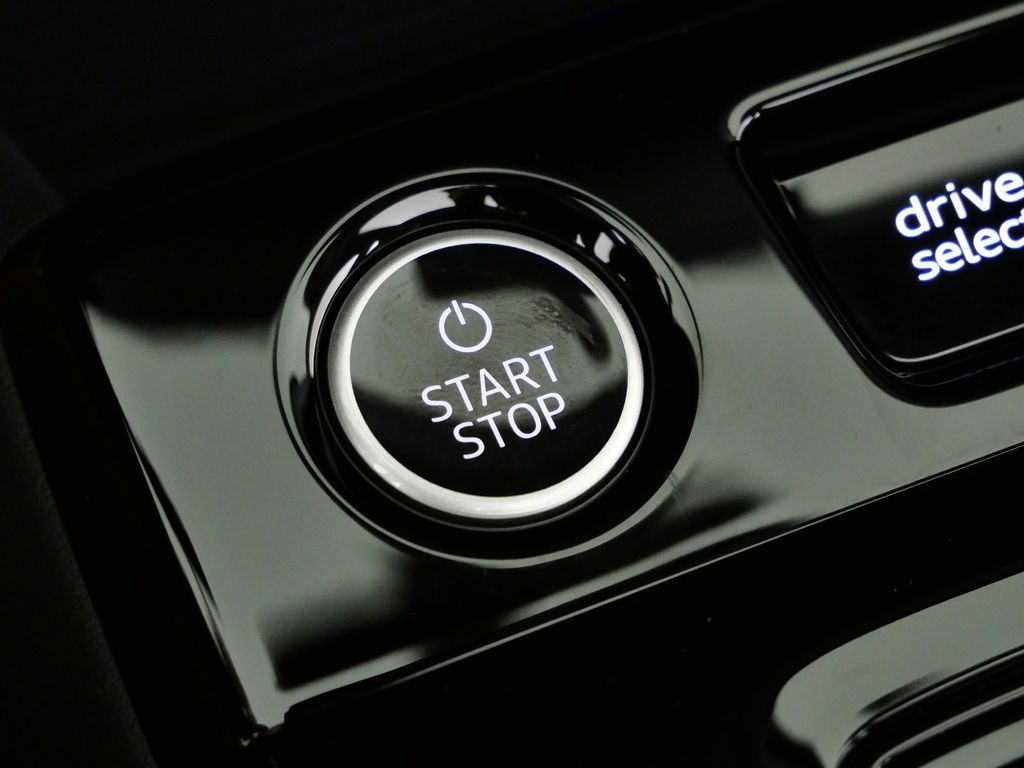 Thumbnail: 2025 Audi Q6 e-tron - 45