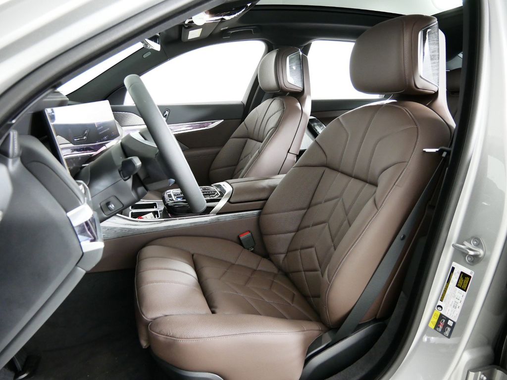 Thumbnail: 2024 BMW i7 - 31
