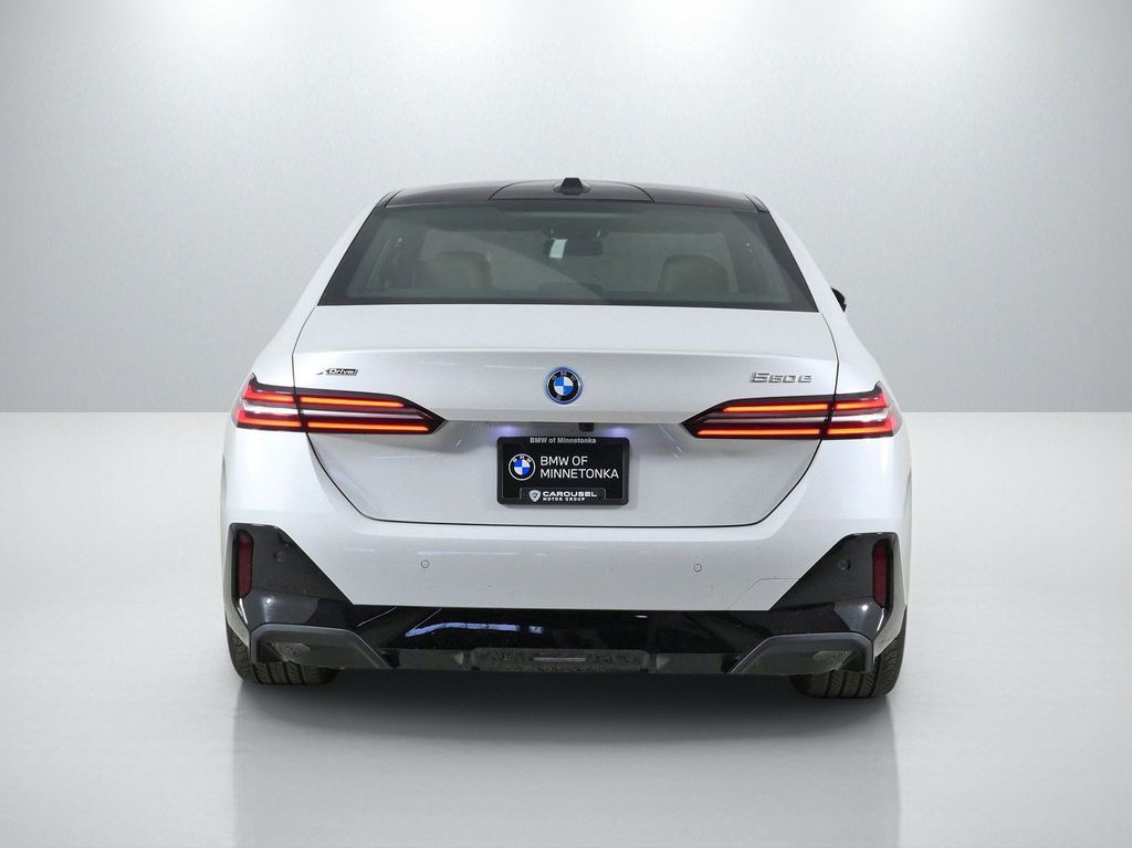 Thumbnail: 2027 BMW 5 Series - 10