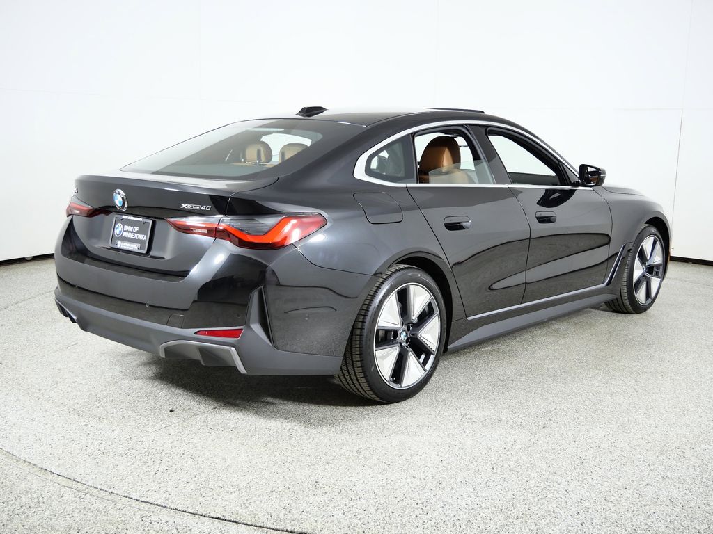 Thumbnail: 2026 BMW i4 - 9