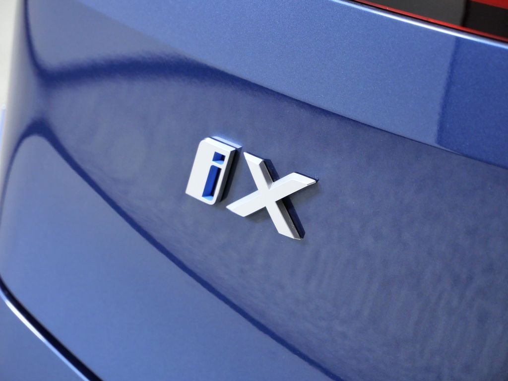 Thumbnail: 2025 BMW iX - 16