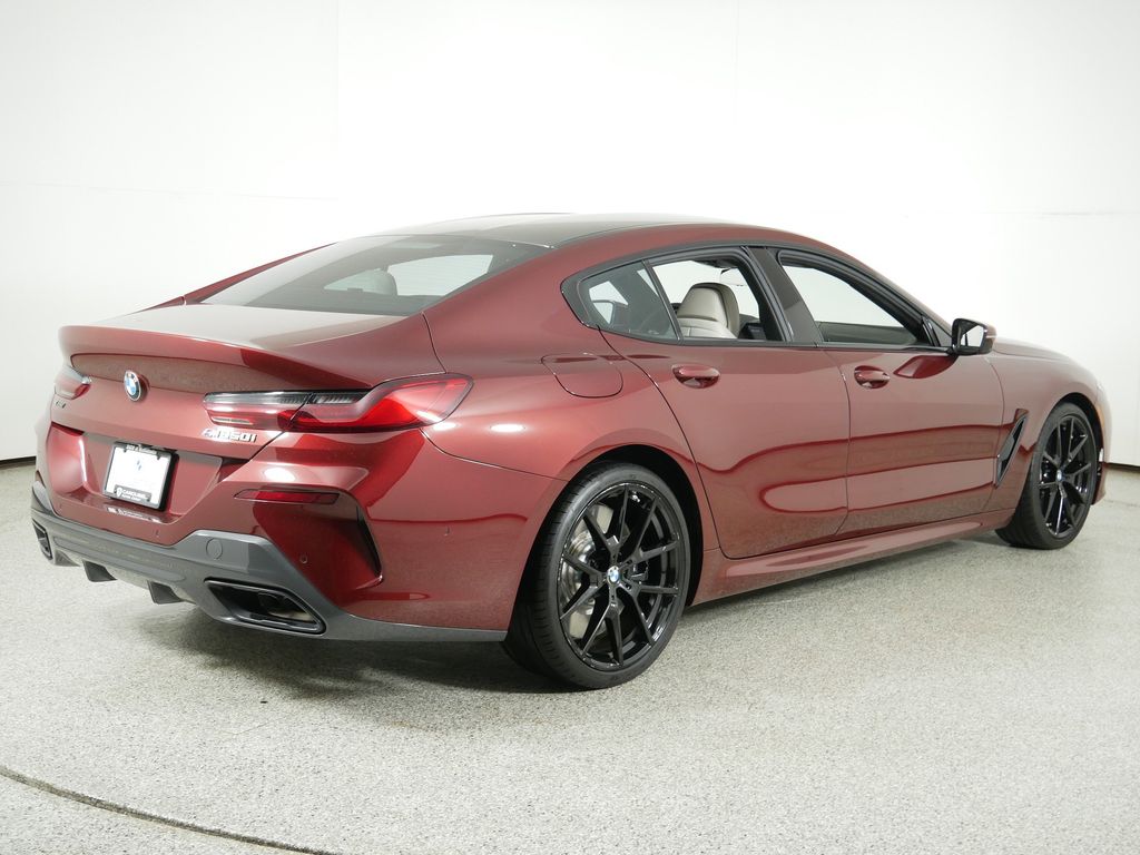 2022 BMW 8 Series M850i xDrive 10