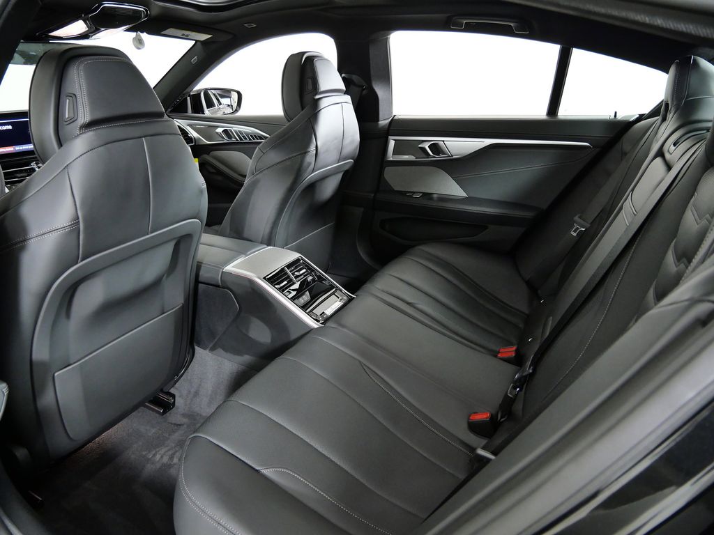 Thumbnail: 2026 BMW 8 Series - 31