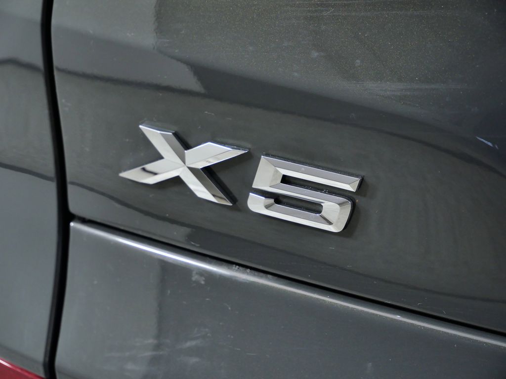 Thumbnail: 2026 BMW X5 - 13
