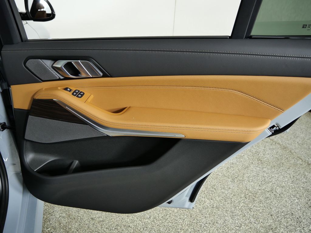 Thumbnail: 2026 BMW X7 - 25