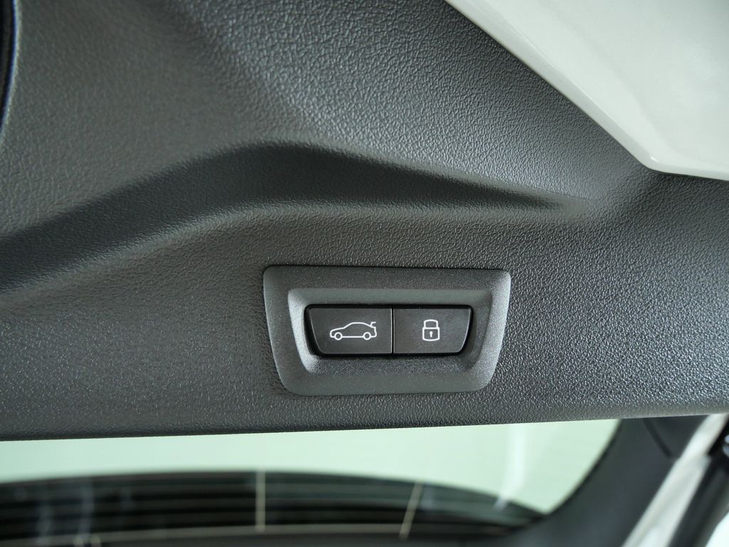 Thumbnail: 2026 BMW X5 - 13