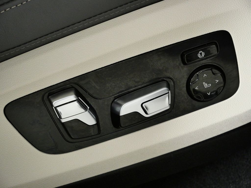 Thumbnail: 2023 BMW X7 - 27