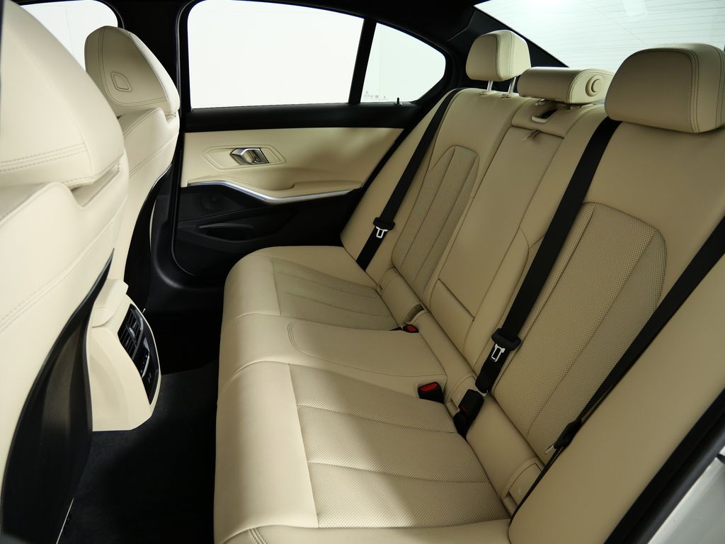 Thumbnail: 2025 BMW 3 Series - 36