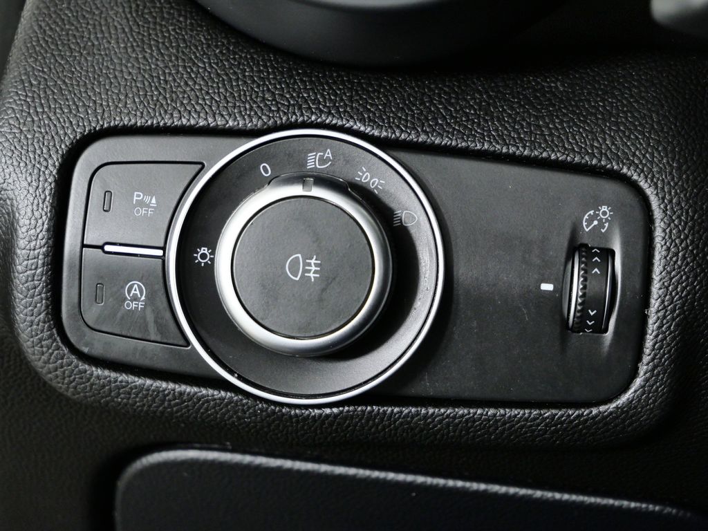 Thumbnail: 2017 Alfa Romeo Giulia - 39