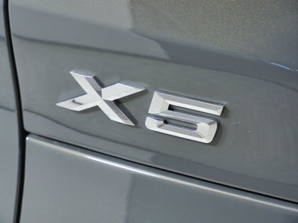 Thumbnail: 2026 BMW X5 - 13
