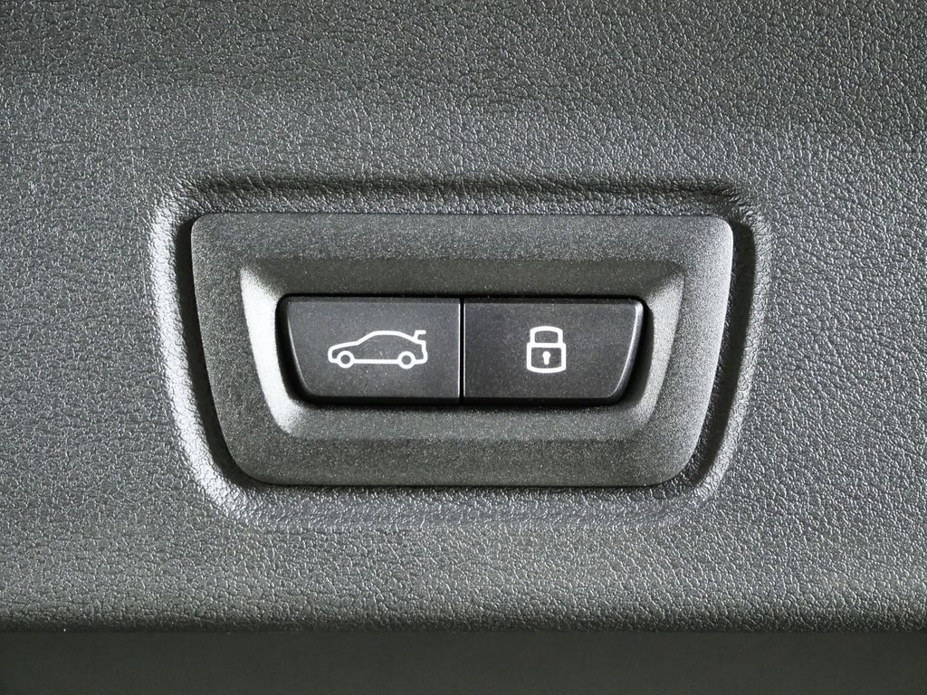 Thumbnail: 2026 BMW i4 - 28