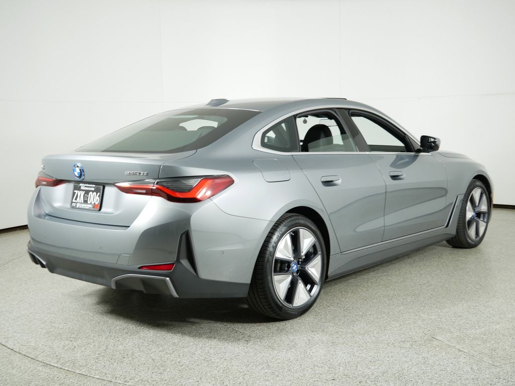Thumbnail: 2023 BMW i4 - 10