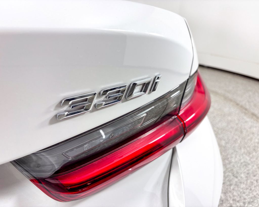 Thumbnail: 2025 BMW 3 Series - 15