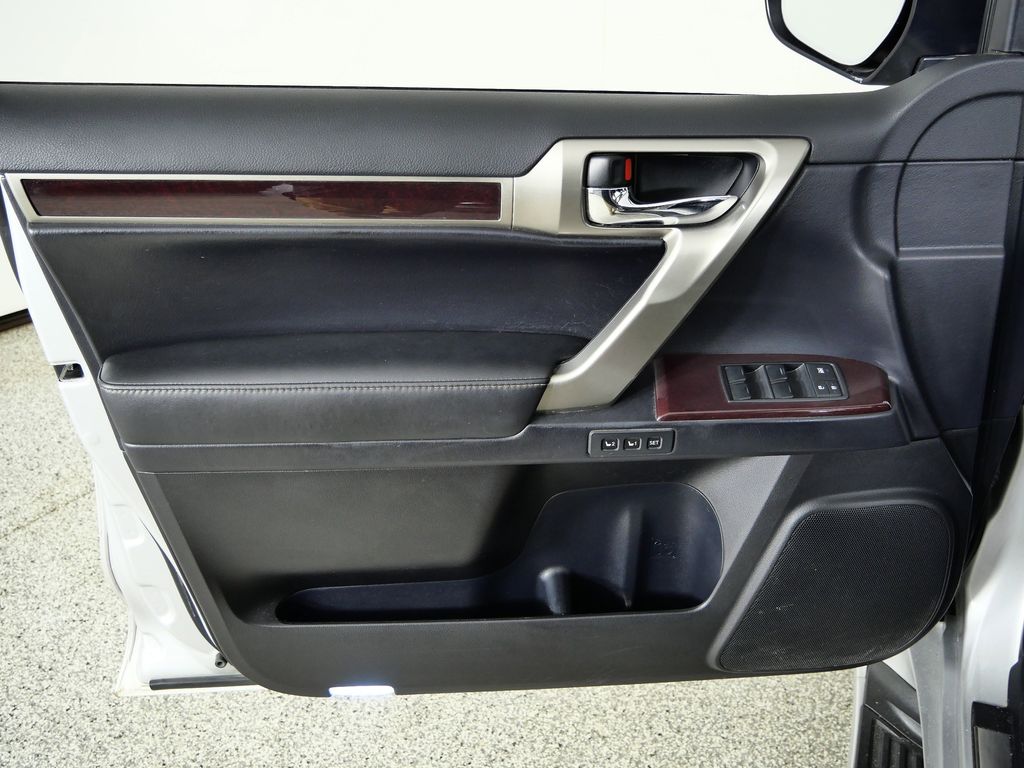 Thumbnail: 2014 Lexus GX - 30