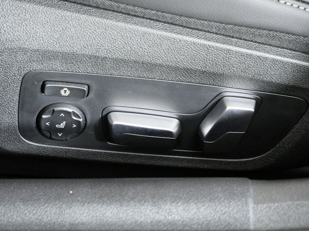 Thumbnail: 2026 BMW 8 Series - 39