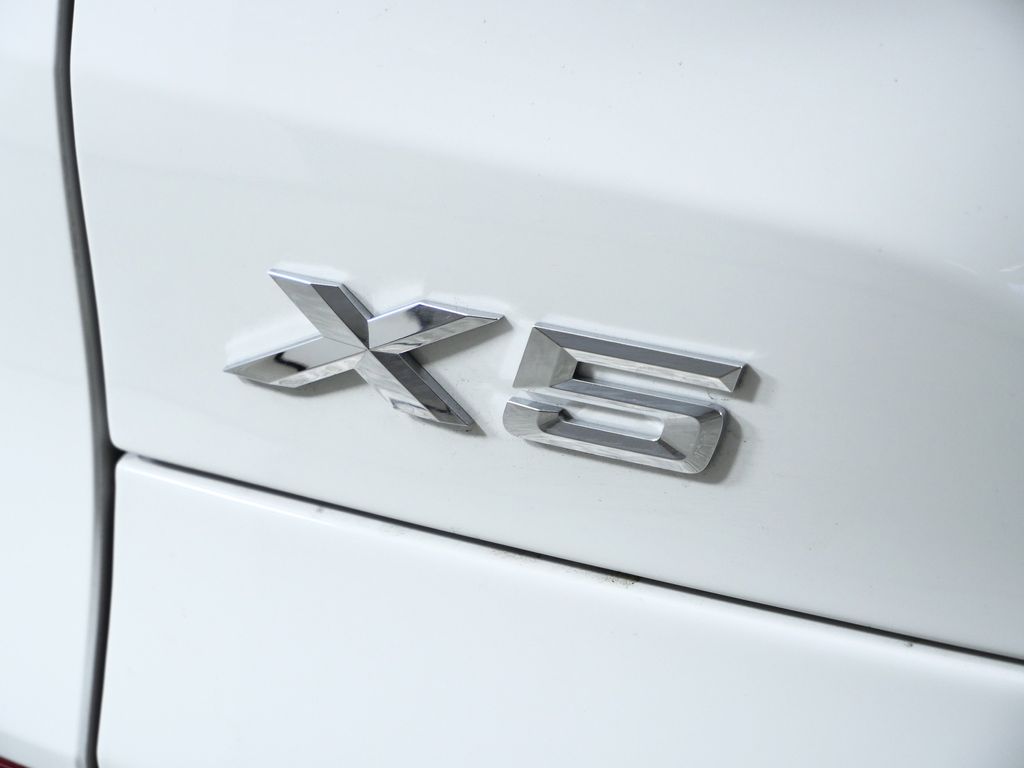 Thumbnail: 2026 BMW X5 - 13