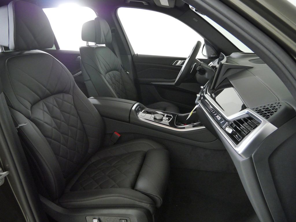 Thumbnail: 2026 BMW X5 - 21