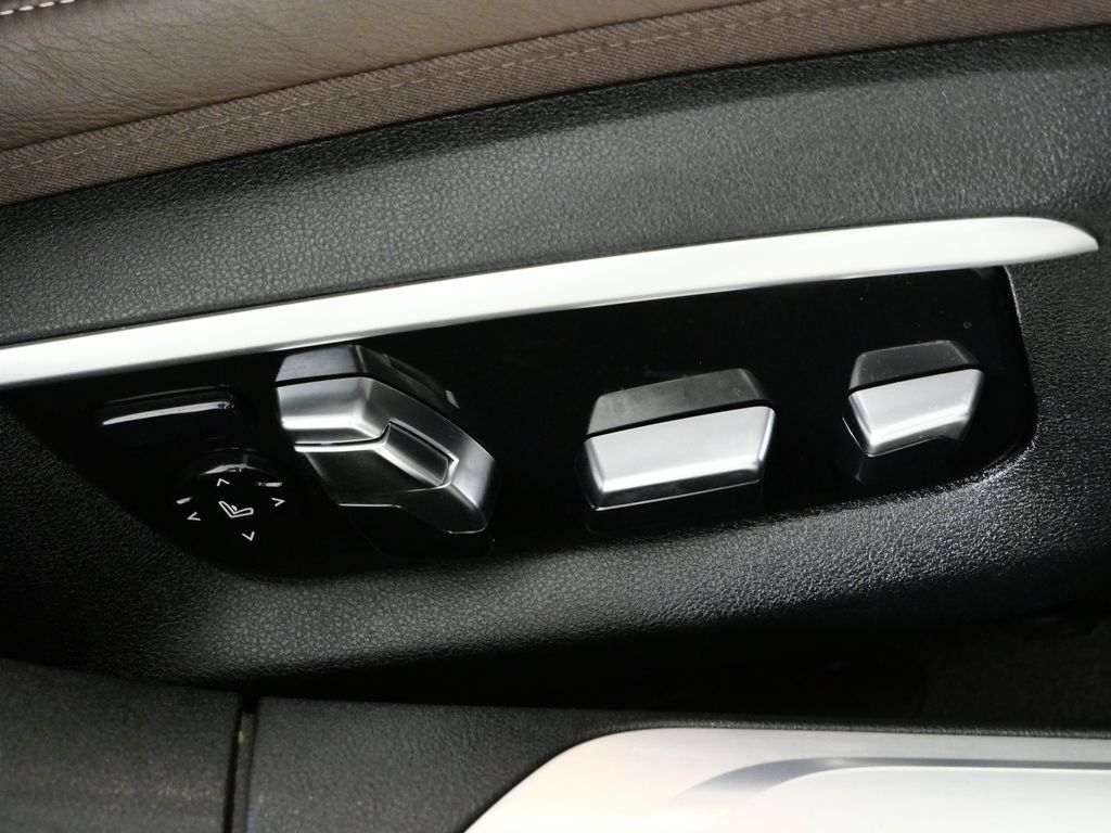 Thumbnail: 2016 BMW 7 Series - 23