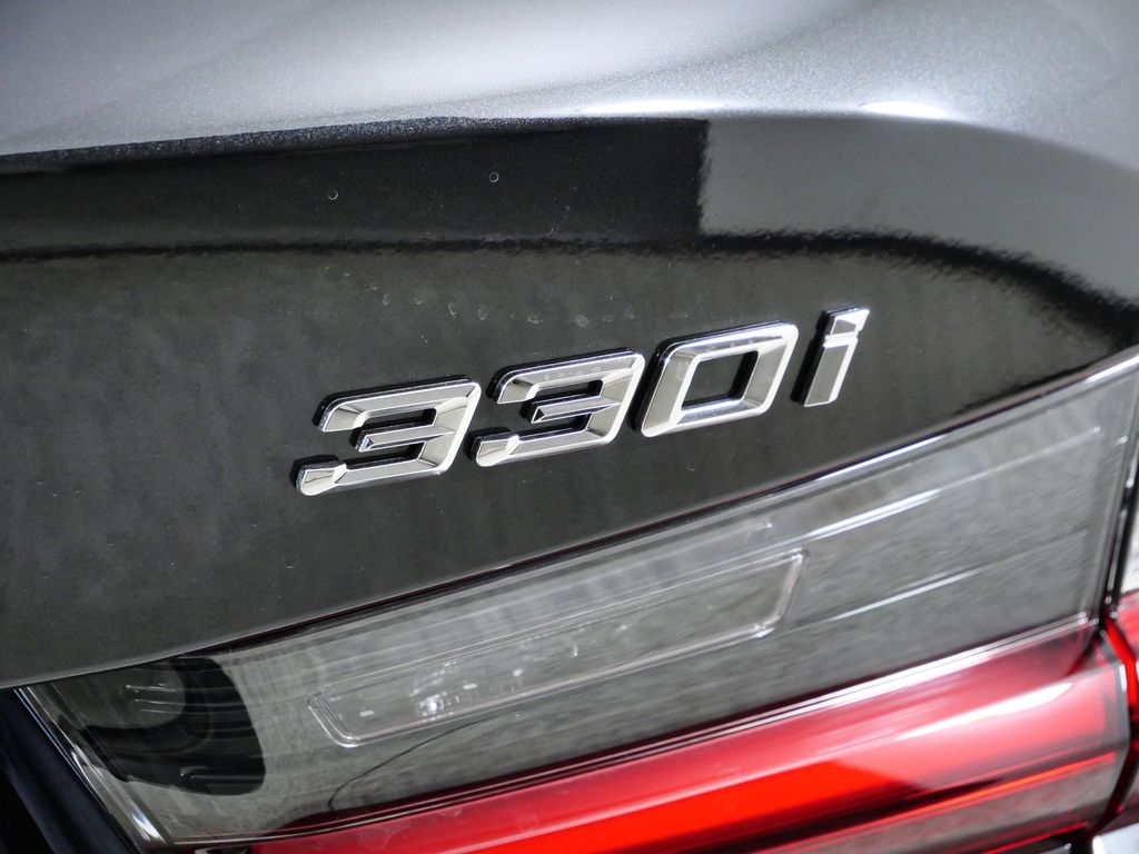 Thumbnail: 2026 BMW 3 Series - 12