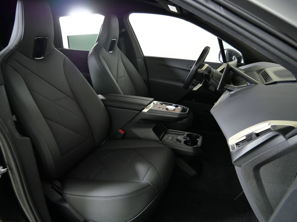 Thumbnail: 2023 BMW iX - 27