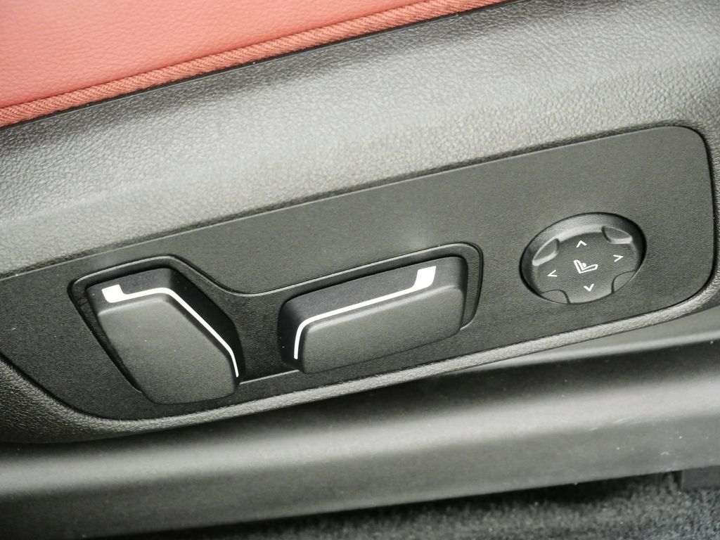 Thumbnail: 2025 BMW X4 - 27