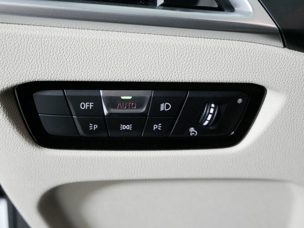 Thumbnail: 2025 BMW i4 - 43