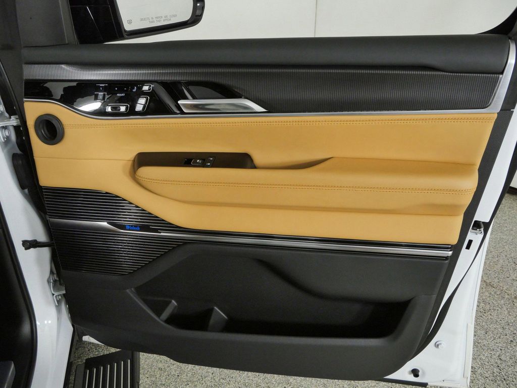 Thumbnail: 2023 Jeep Grand Wagoneer - 19