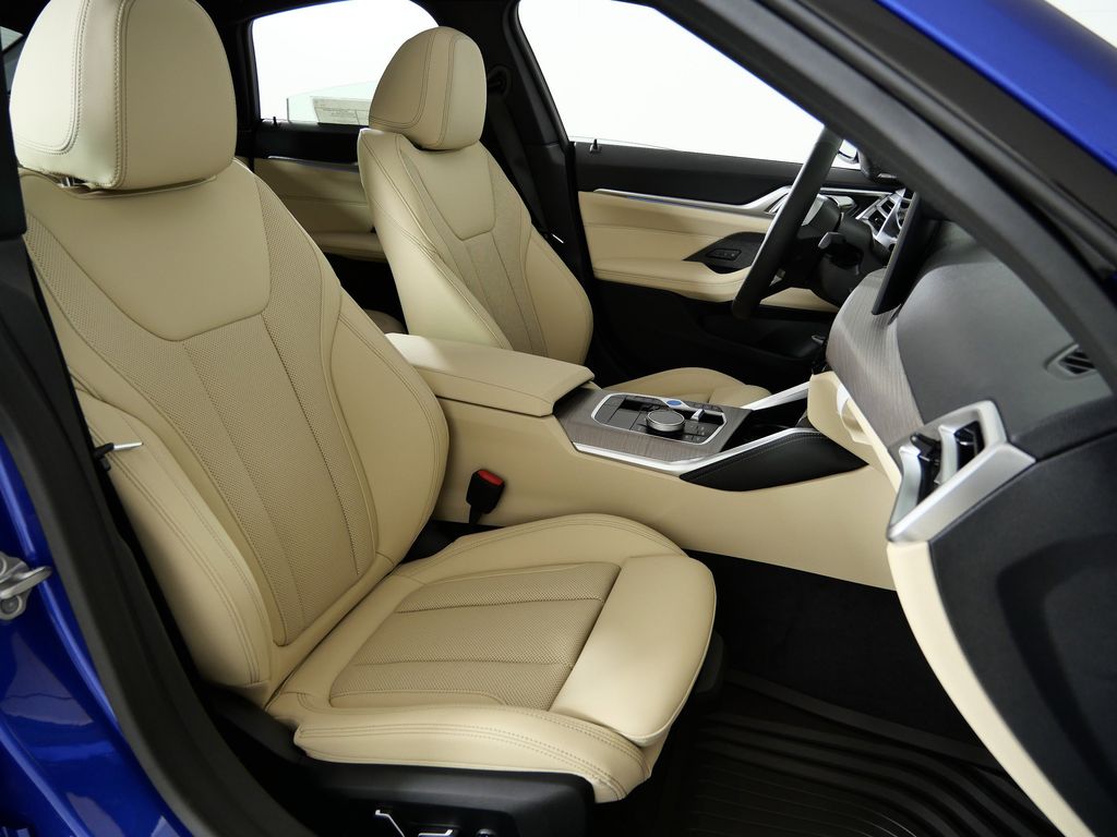 Thumbnail: 2025 BMW i4 - 21