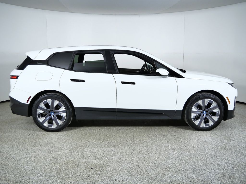 Thumbnail: 2025 BMW iX - 10