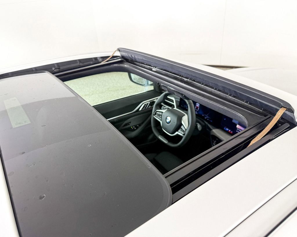 Thumbnail: 2025 BMW 4 Series - 21