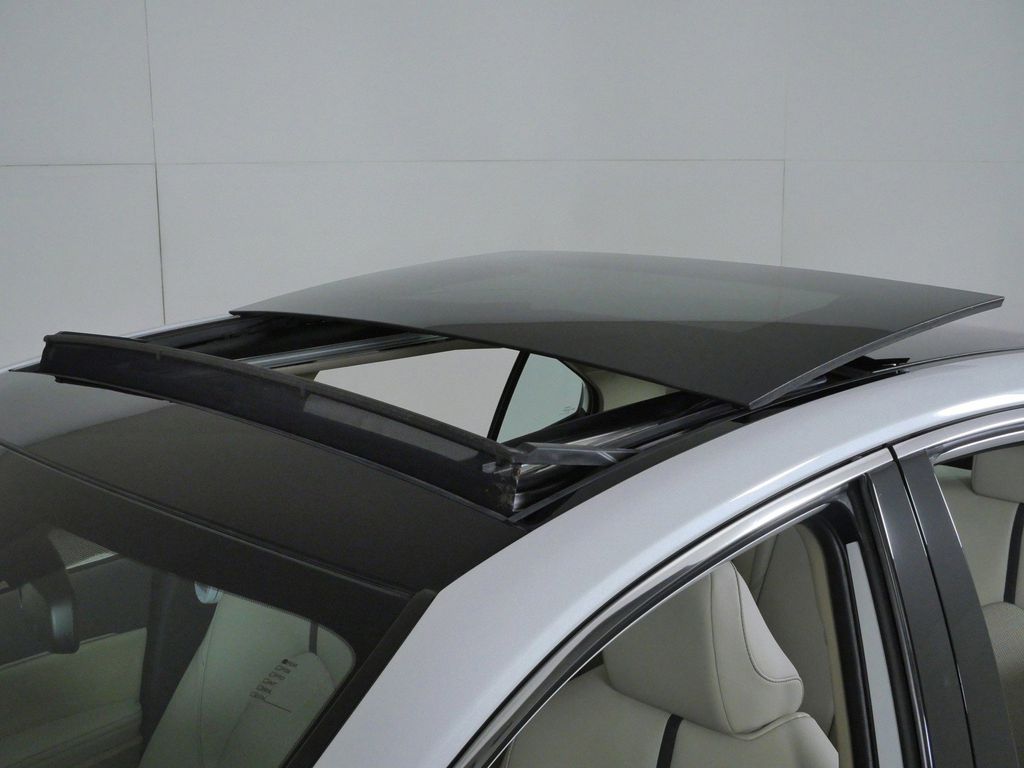 Thumbnail: 2023 Toyota Camry - 18