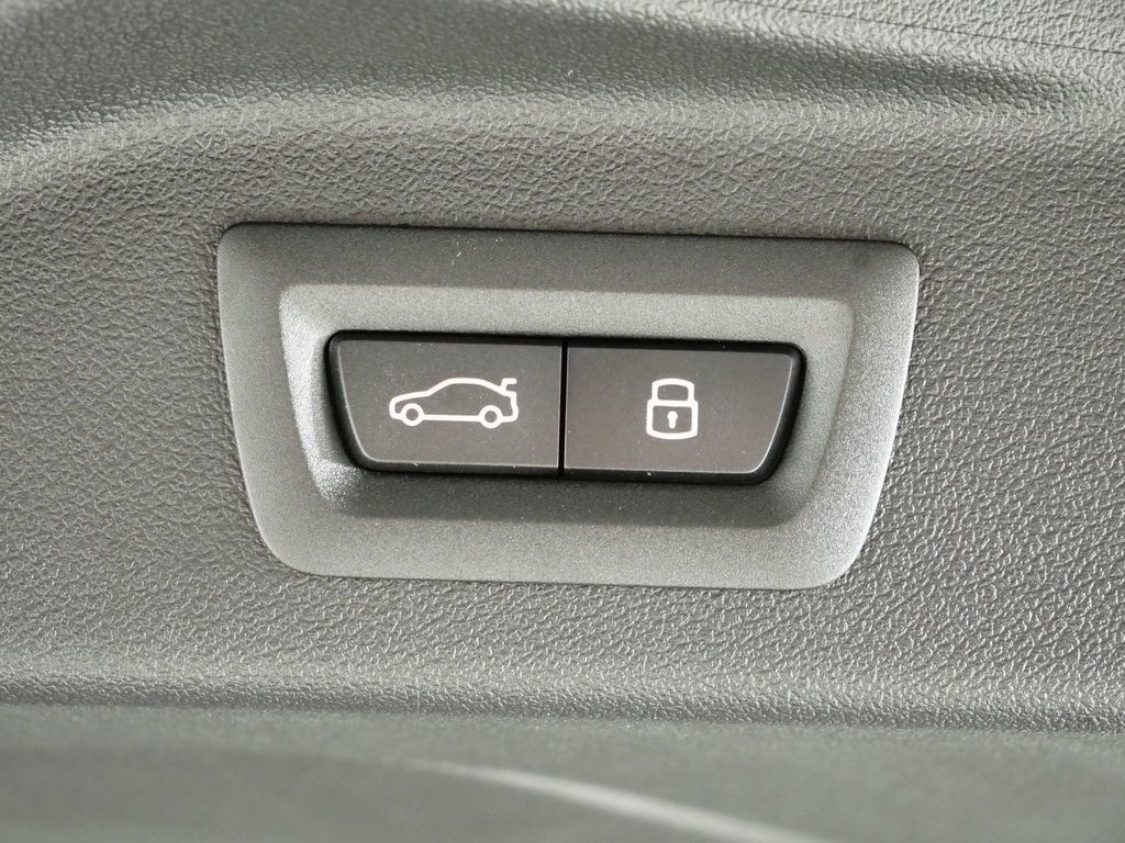 Thumbnail: 2026 BMW X7 - 34