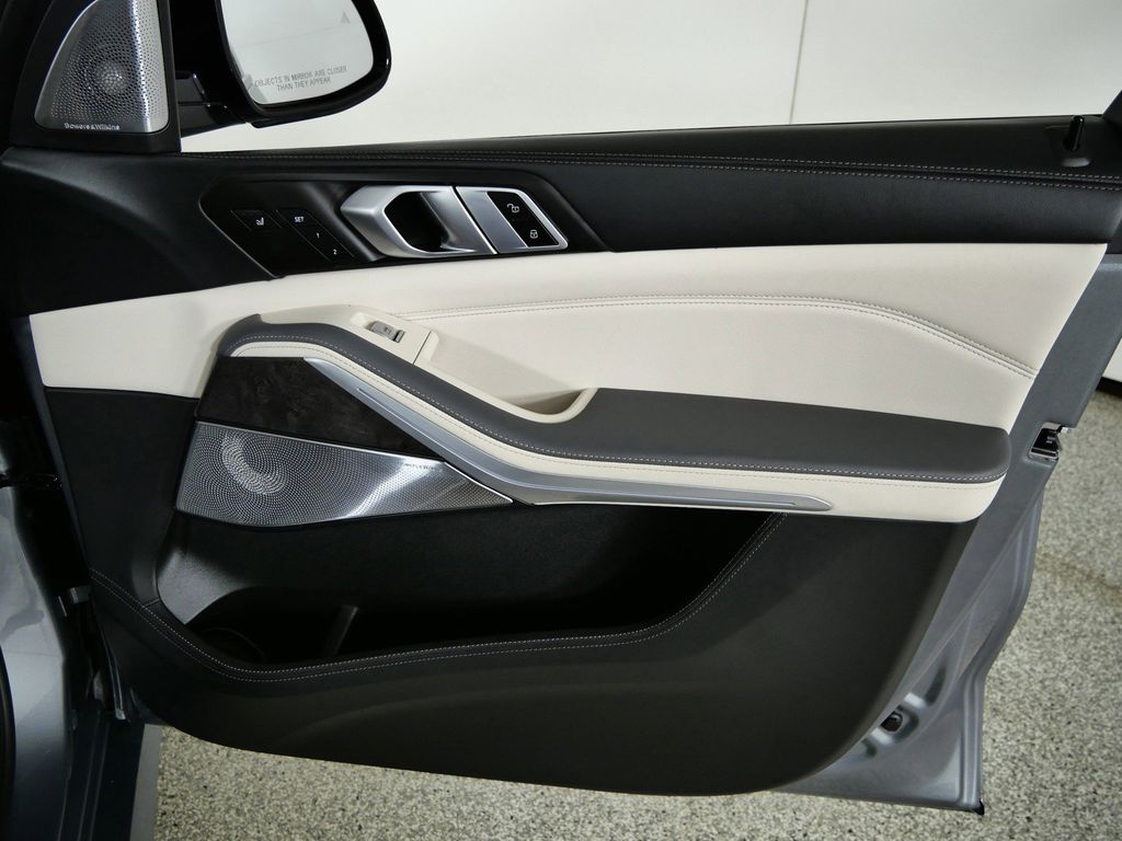 Thumbnail: 2023 BMW X7 - 22
