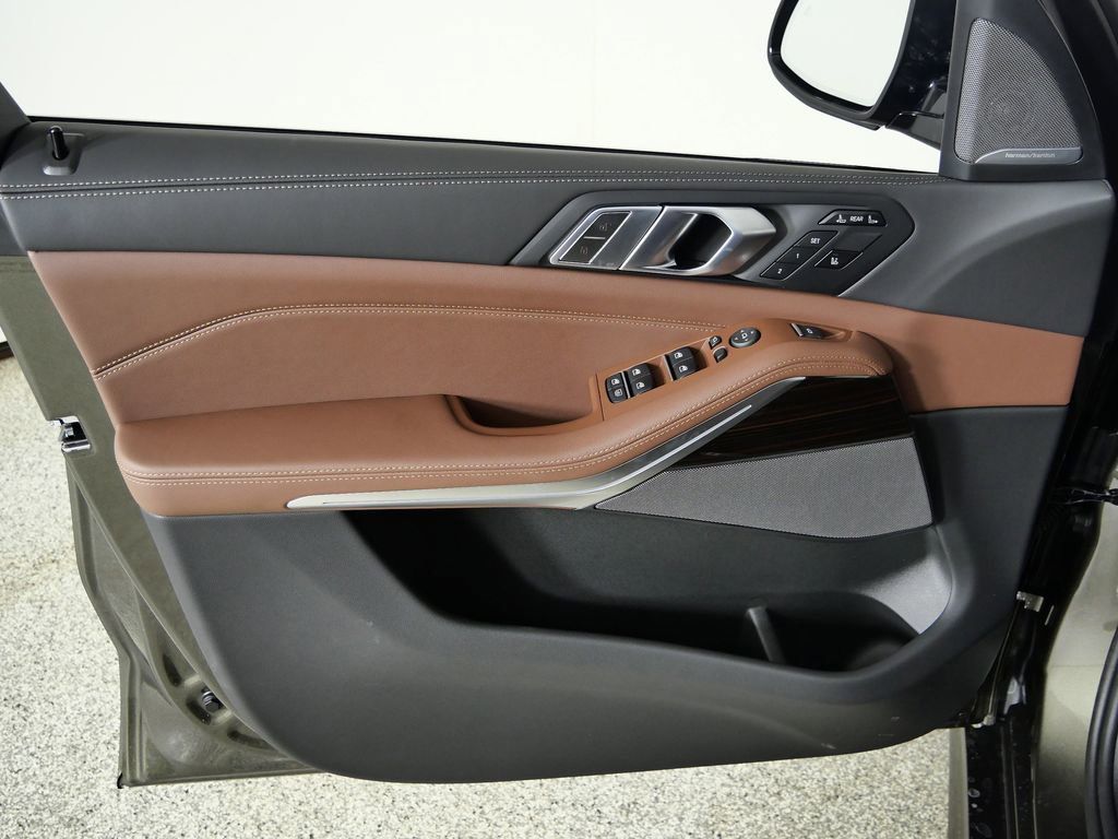 Thumbnail: 2026 BMW X7 - 38