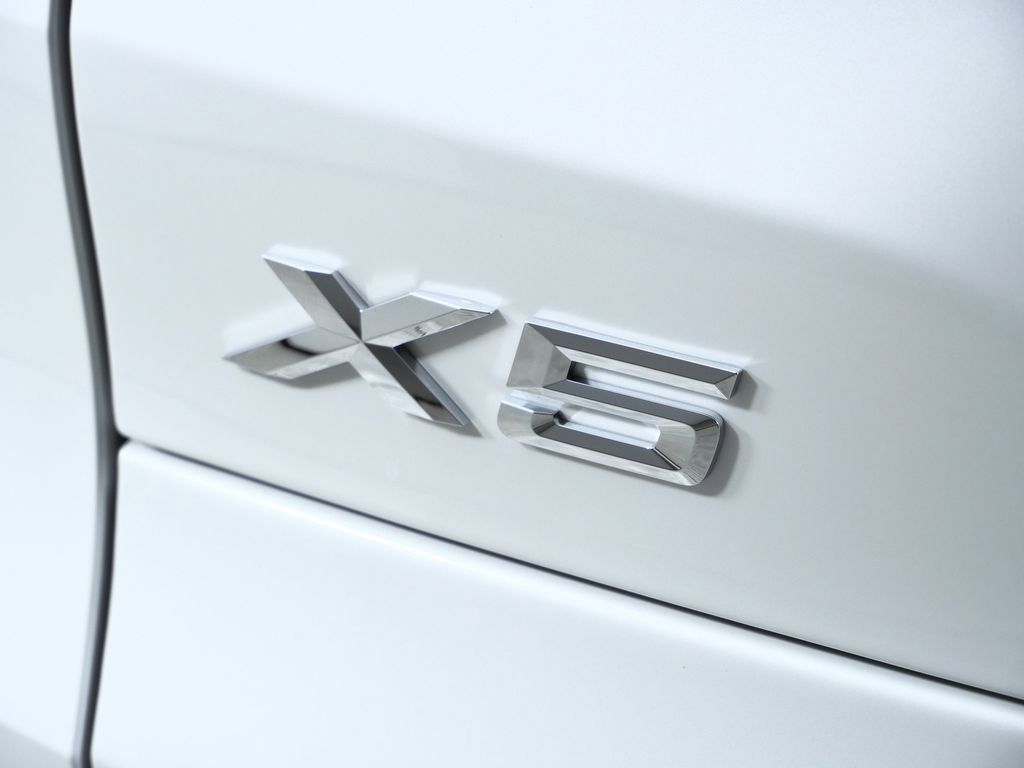 Thumbnail: 2026 BMW X5 - 15