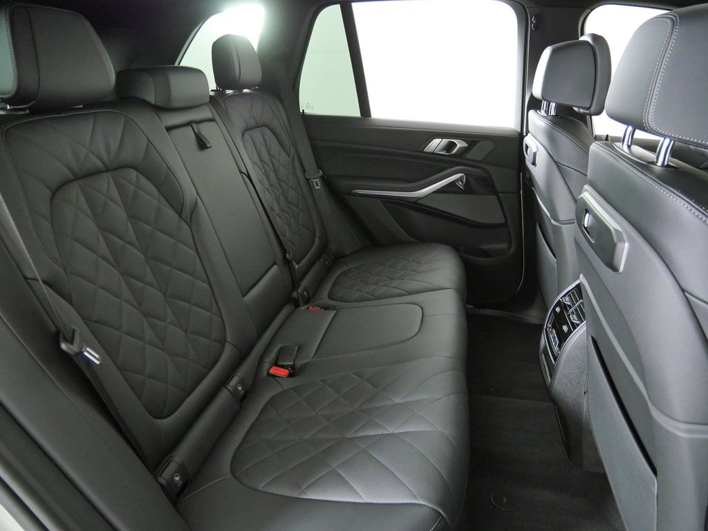 Thumbnail: 2026 BMW X5 - 27