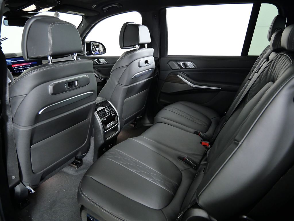 Thumbnail: 2026 BMW X7 - 34