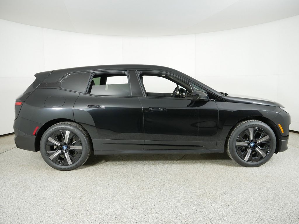 Thumbnail: 2025 BMW iX - 7