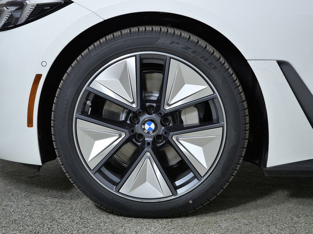 Thumbnail: 2026 BMW i4 - 17