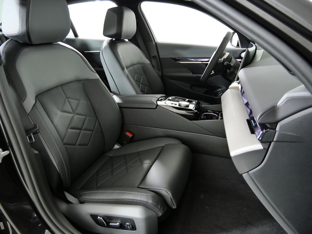 Thumbnail: 2026 BMW 5 Series - 22