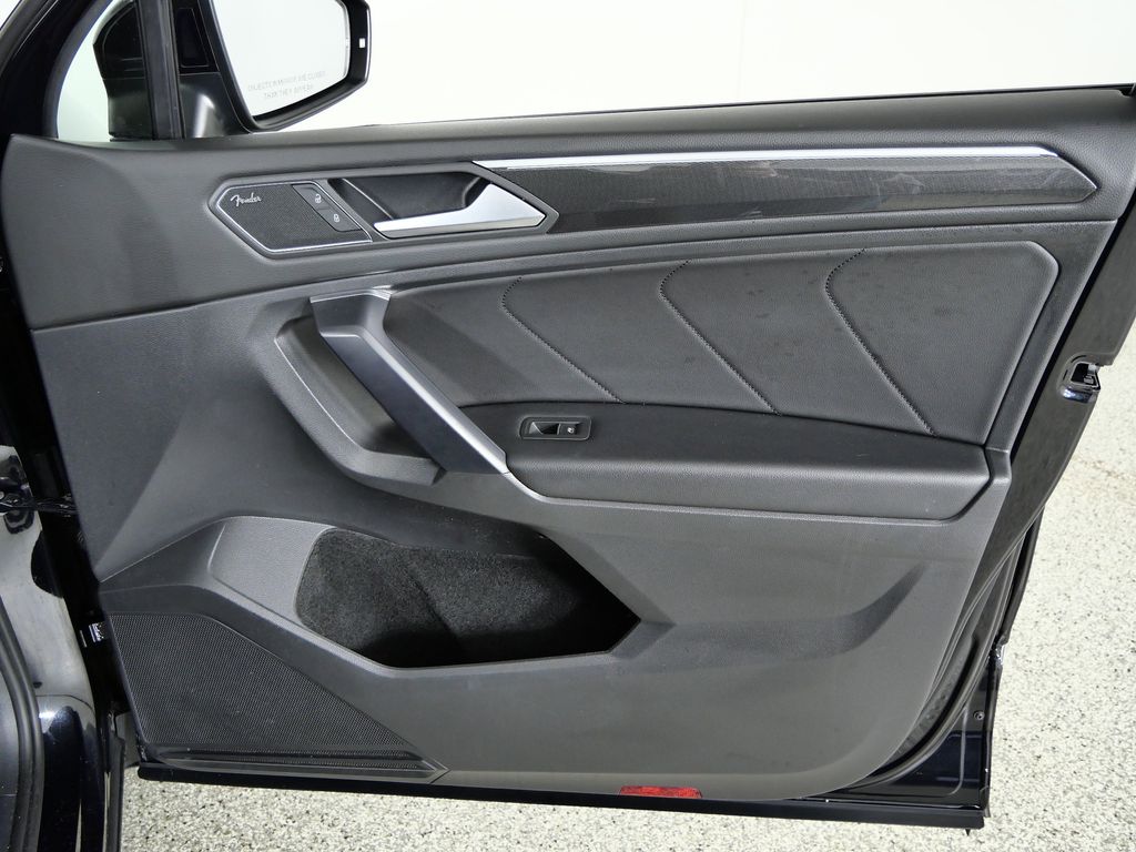 Thumbnail: 2021 Volkswagen Tiguan - 20