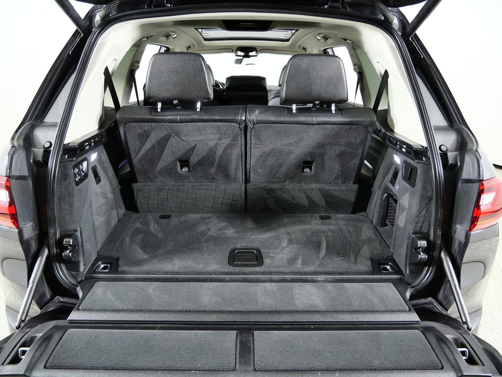 Thumbnail: 2021 BMW X7 - 30