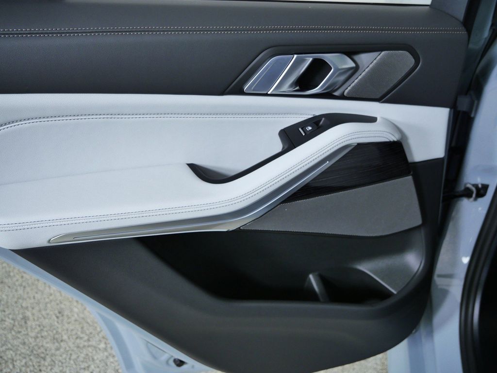 Thumbnail: 2026 BMW X5 - 30