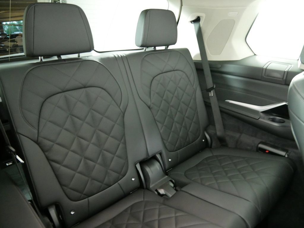 Thumbnail: 2026 BMW X7 - 27