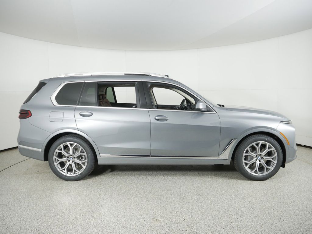 2025 BMW X7 xDrive40i 8
