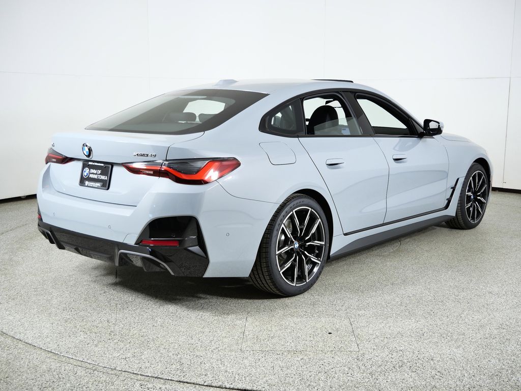 Thumbnail: 2026 BMW i4 - 9